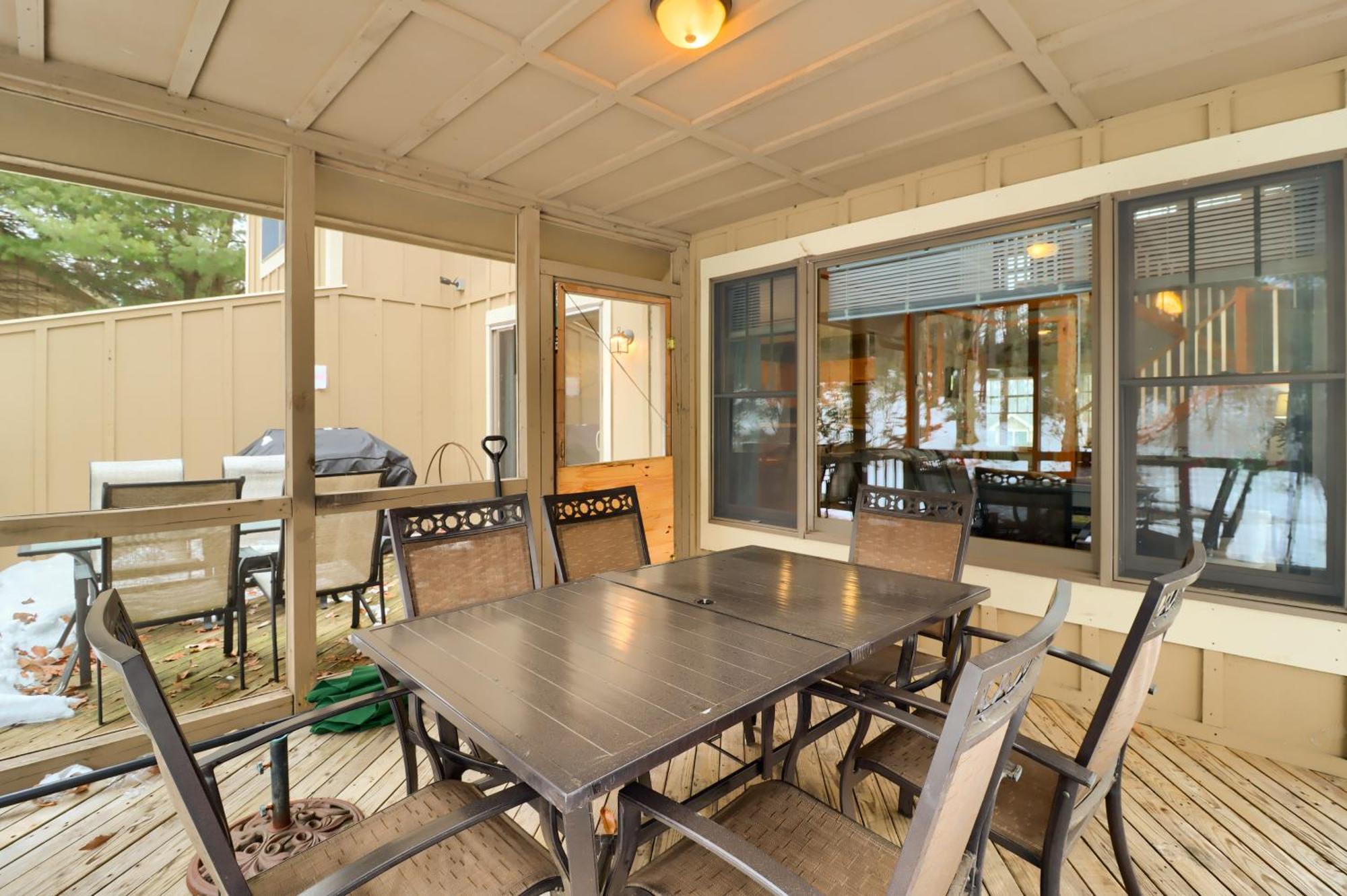 Holiday home Cozy Cove Near Waterparks, Zip Line, And